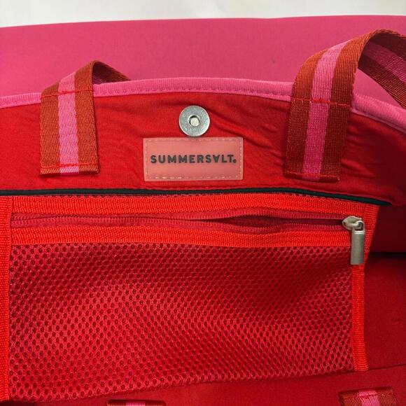 Summersalt The Perfect Beach Tote - Neoprene Hibiscus & Lava - Picture 4 of 4